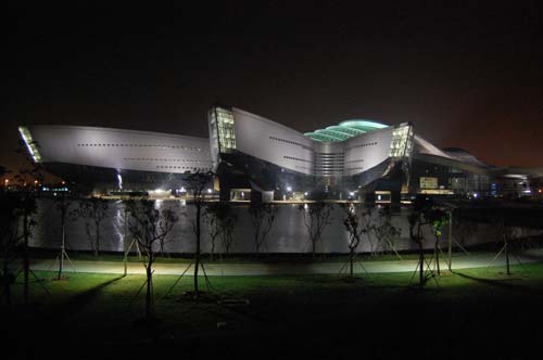 独家实拍广东科学中心建筑夜景。