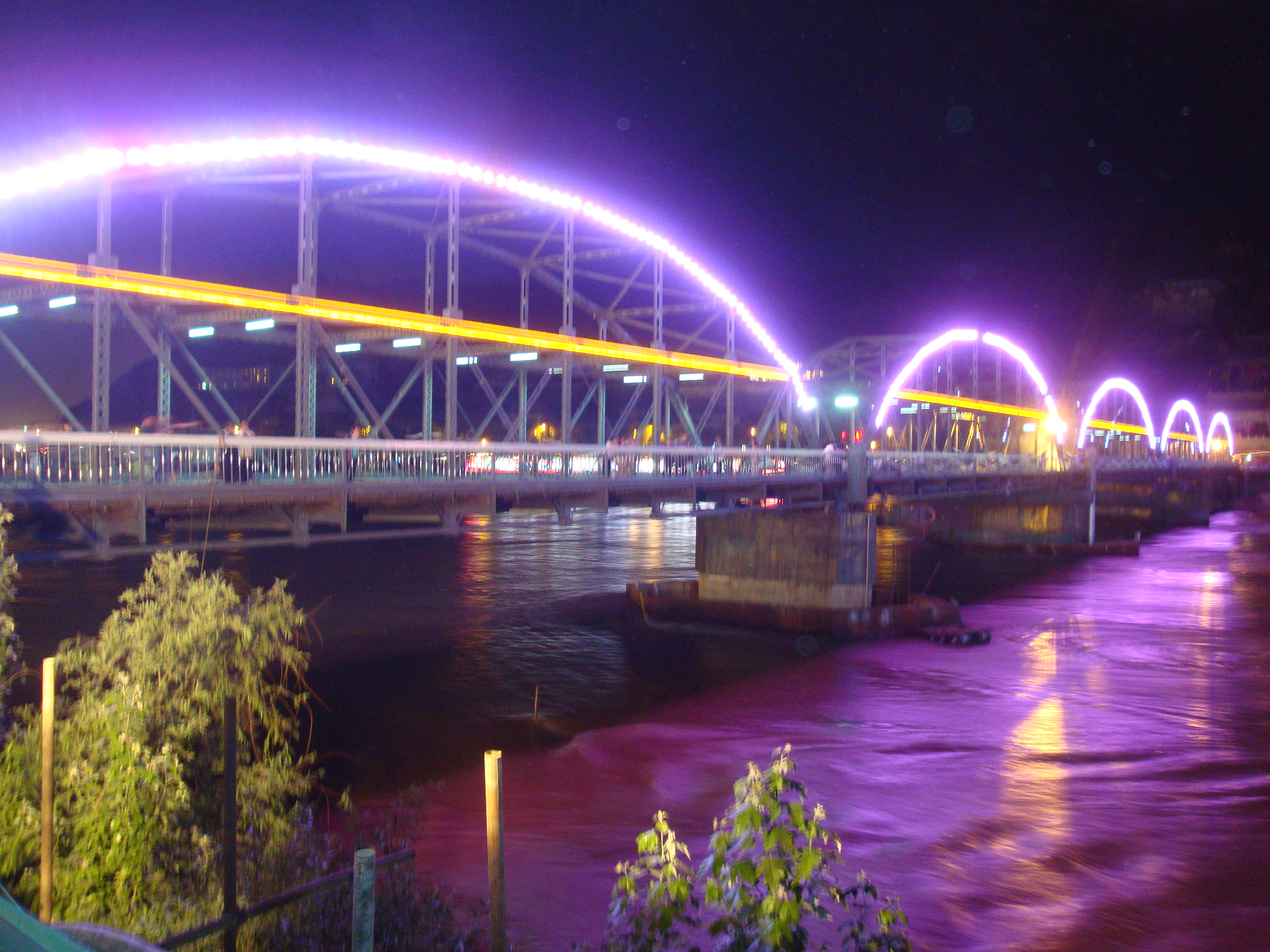 兰州百年铁桥中山桥亮化改造工程进入调试阶段