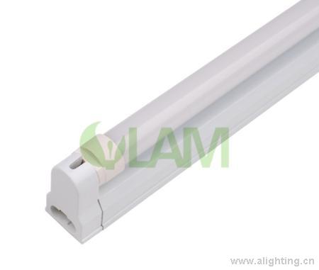 供应CE,RoHS,FCC高质量T5LED灯管 900mm 8w 