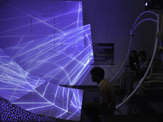 广美毕业作品展中的灯光作品
