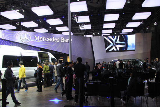 2013上海车展，艾比森助奔驰打造品味LED展台大屏幕，屏体总面积100余㎡
