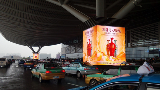 艾比森在长沙南站项目中选用了LED户外广告屏明星产品——A1088