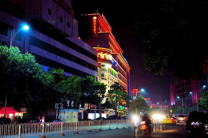 照明设计 案例欣赏 怀化夜景照明欣赏 怀化市,位于湖南省西部,区位