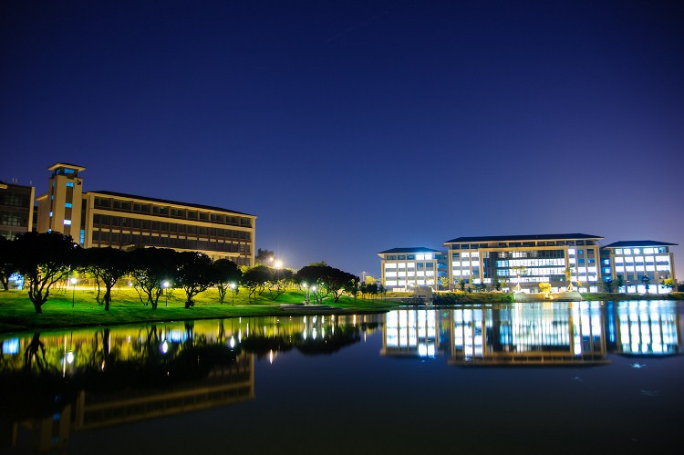 东莞理工学院城市学院,是广东省独立学院中拥有省级精品课程和获得