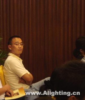 崔立：商场照明研讨会最低调奖(图)