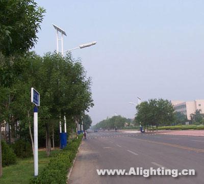 太阳能照明灯点亮油城小镇