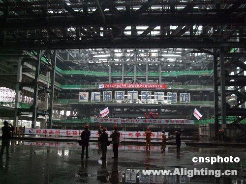 上海世博中心结构封顶(图)