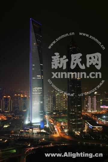 上海最高建筑跨年点亮17万LED灯(组图)