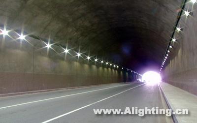 环山路隧道LED照明系统正式投入使用