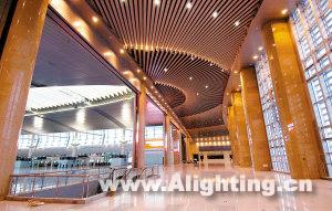 图文：天津新客站高架候车大厅首次试灯