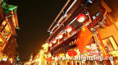 北京前门大街夜景吸引游客无数