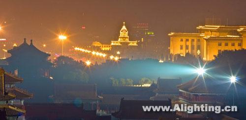 8月9日)晚上美国总统布什夜游故宫，紫禁城的灯又亮了.