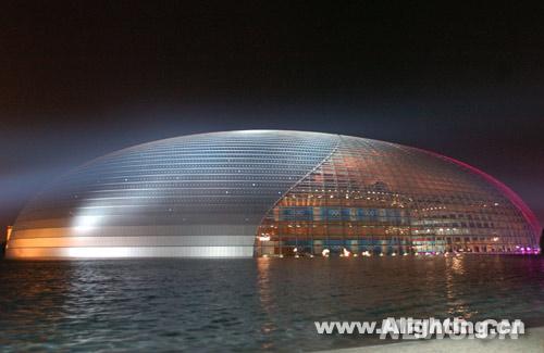 国家大剧院激光打出奥运五环