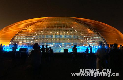 国家大剧院激光打出奥运五环