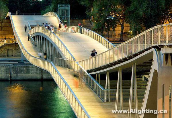 法国巴黎波伏娃步行桥照明设计(组图)