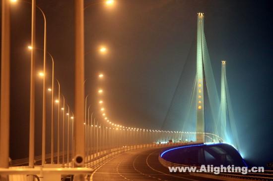 上海长江隧桥亮灯