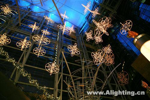 真明丽16.8万颗LED打造圣诞皇宫(组图)