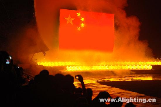 浏阳6万焰火组成国旗为60周年献礼(图)