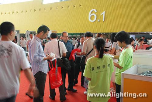 图览现场：广州国际照明展开展人头涌动
