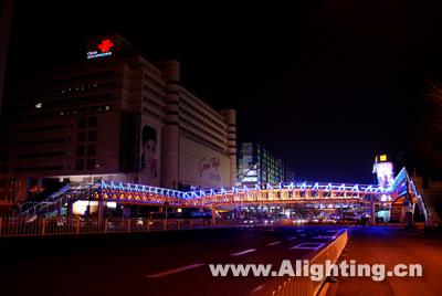 北京西单人行天桥夜景照明详解(组图)