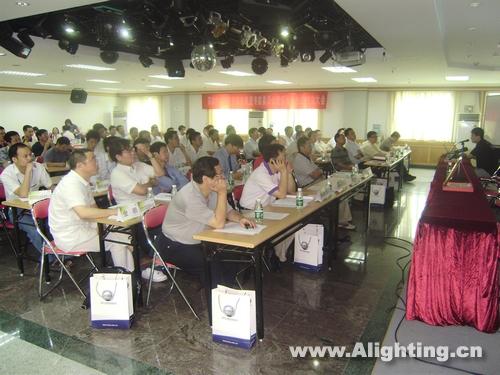 深圳LED产业标准联盟专委会成立(图)