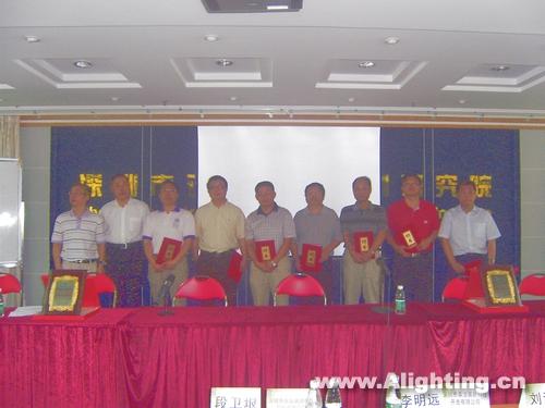 深圳LED产业标准联盟专委会成立(图)
