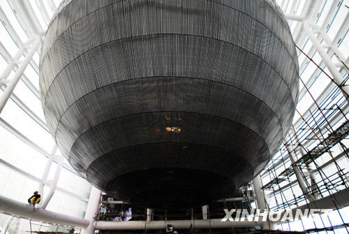 世博台湾馆巨型LED球幕进行灯光调试