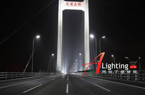 闽浦大桥上的LED路灯