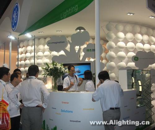 GE于广州国际照明展揭示全球首款柔性OLED装置